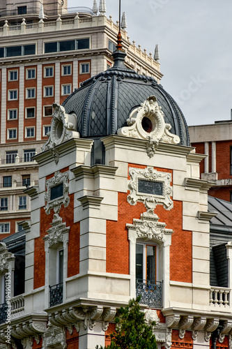 Torre central edificio en madrid