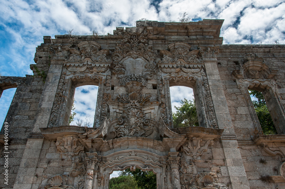 Palácio abandonada e em ruínas