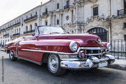 Auto antiguo clasico en La Habana photo