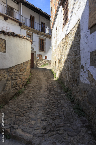 Fototapeta Naklejka Na Ścianę i Meble -  Street in the old village of Candelario in Spain. 