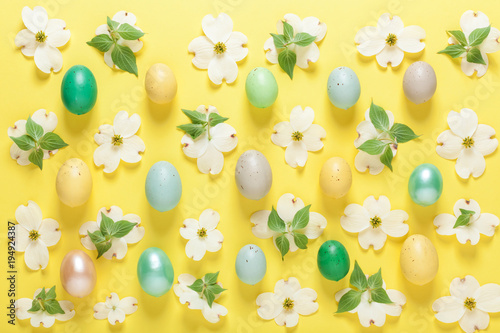 Fototapeta Naklejka Na Ścianę i Meble -  Spring flowers and Easter eggs arrangement on a yellow background