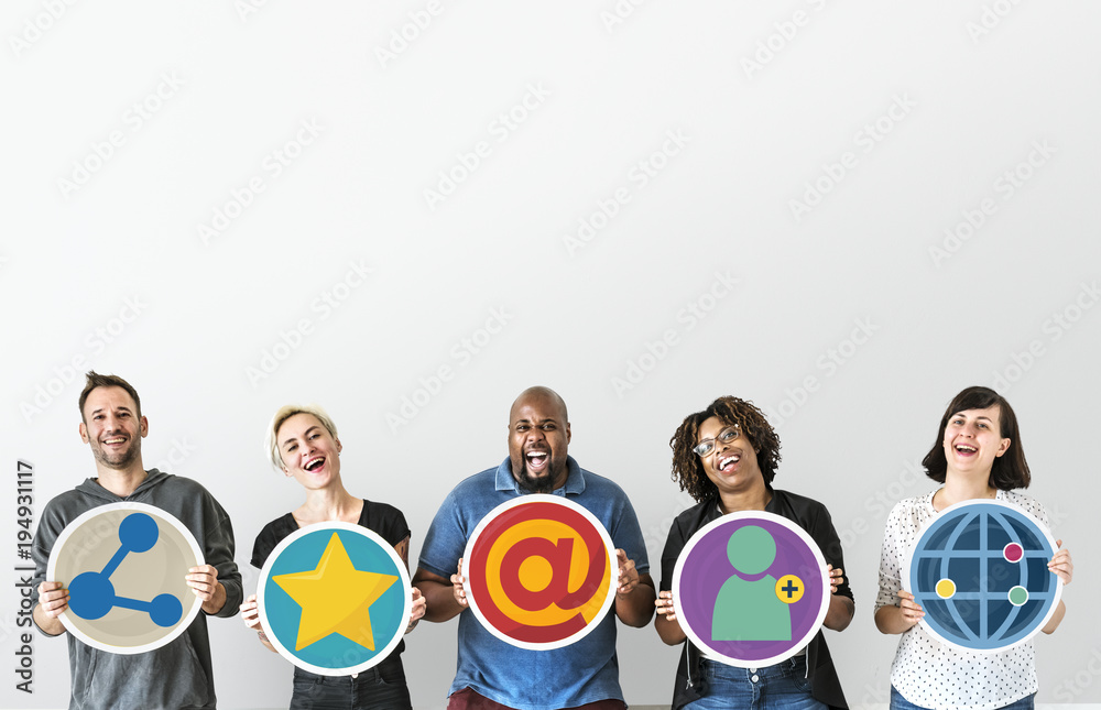 Obraz premium Peopl with social media concept