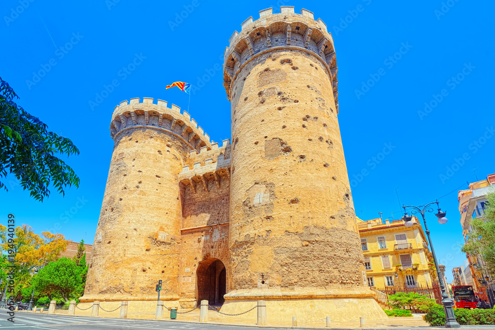 Φωτογραφία Towers of Quart (Torres de Quart) is one of the twelve gates ,of