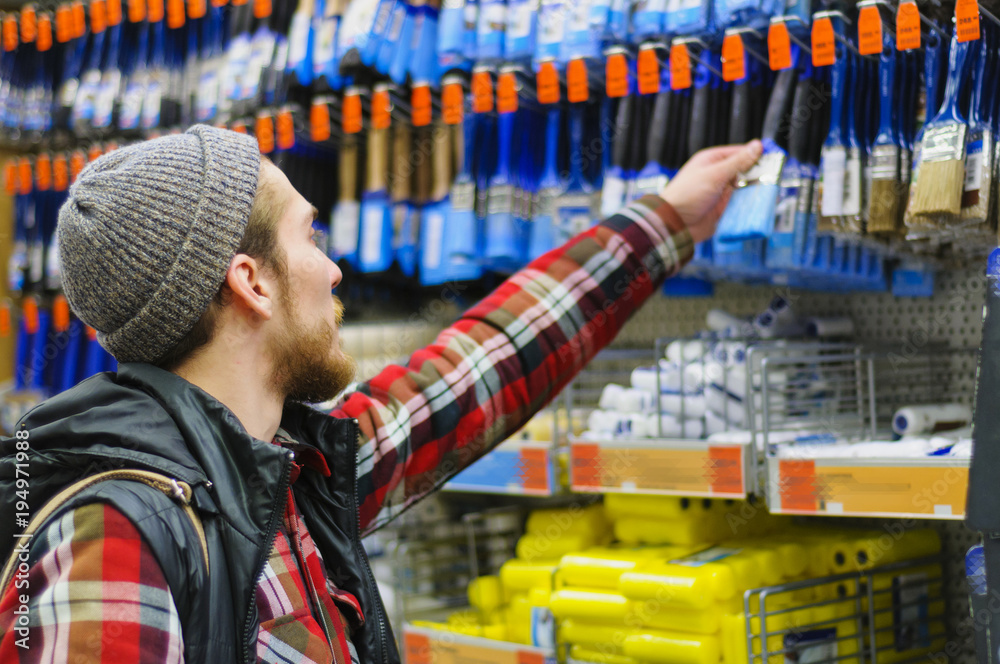 Fototapeta premium Man in a hardware store