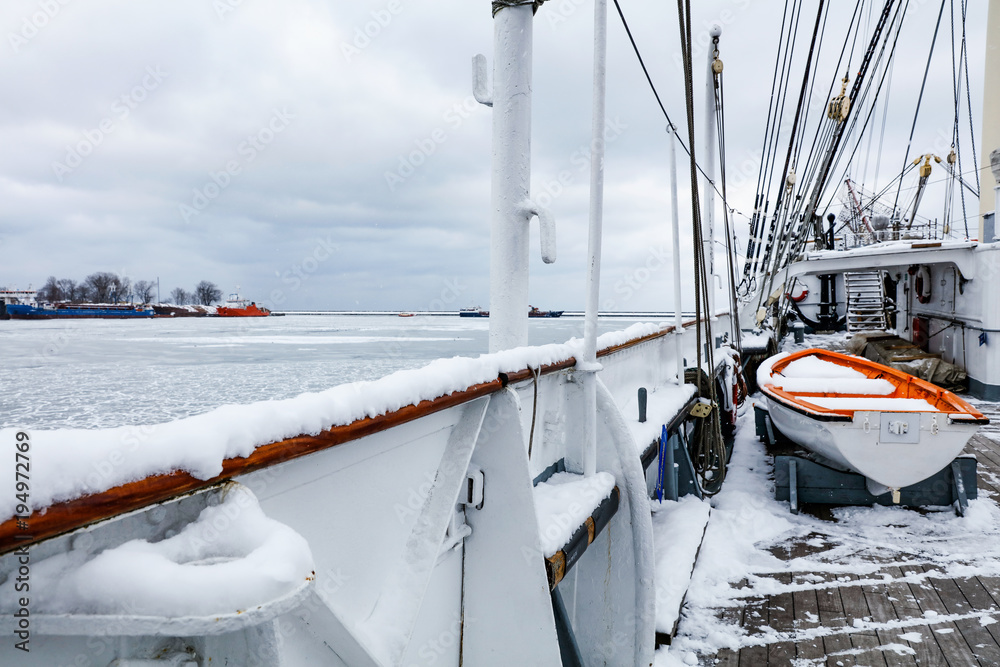 Obraz premium winter ship 