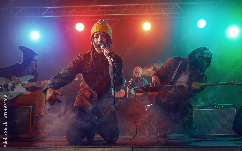 Naklejka premium Teenagers are playing rock.