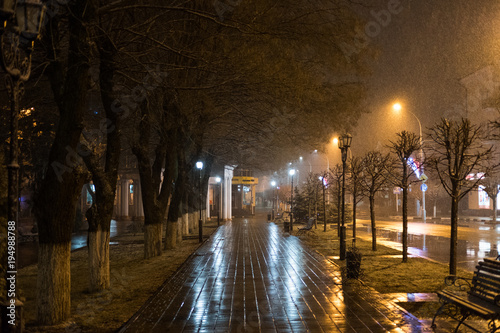 ночной город - снег с дождем