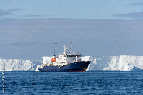 Expedition ship in Antarctic sea © Alexey Seafarer