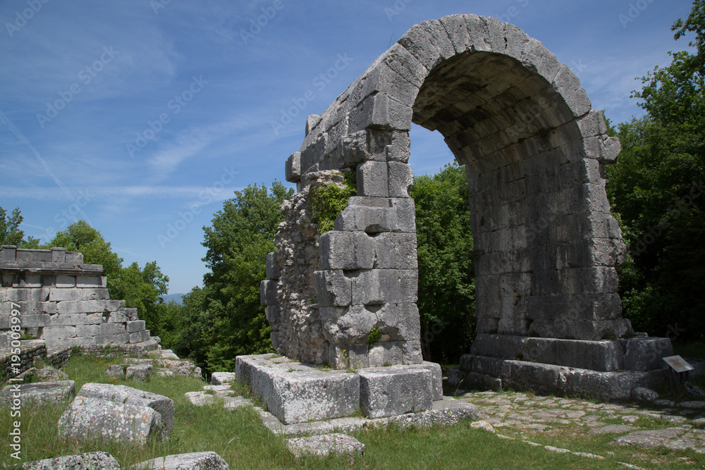 Arco di Traiano, Arco di San Damiano, Via Flaminia, Carsulae