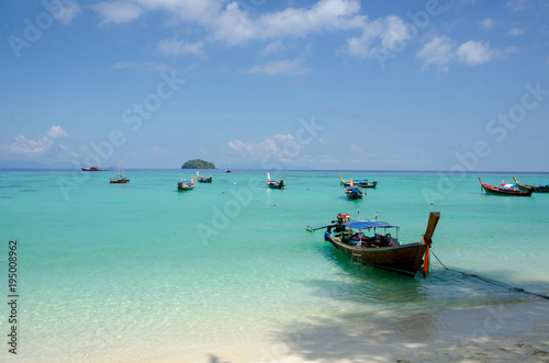 Long tail boat on tropical beach, Lipe, Thailand © konjaunt