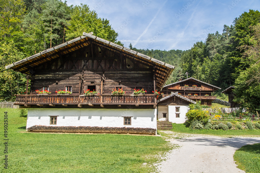 altes Bauernhaus in den Alpen