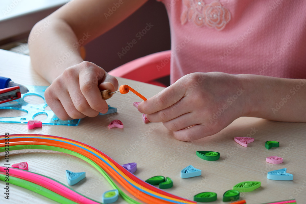 Quilling technique. Handmade crafts on holiday: Birthday, Mother's or Father's Day, March 8, Wedding. Children's DIY concept. Twisting of paper strips, elements for making greeting card. Step 2. Quilling technique. Handmade crafts on holiday: Birthday, Mother's or Father's Day, March 8, Wedding. Children's DIY concept. Twisting of paper strips, elements for making greeting card. Step 2.