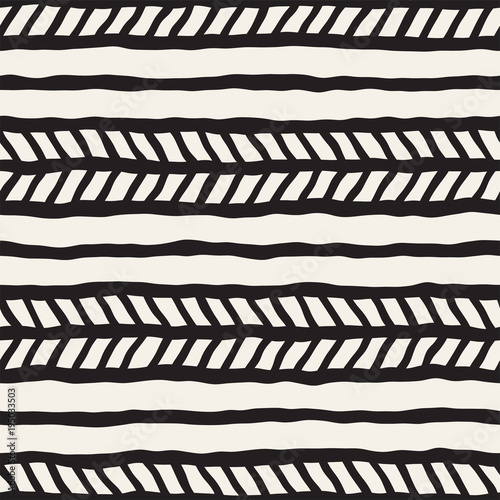 Hand drawn style seamless pattern. Abstract geometric tiling background in black and white. Vector doodle line lattice