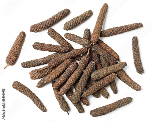 Photos dried long pepper, piper longum isolated on white, top view