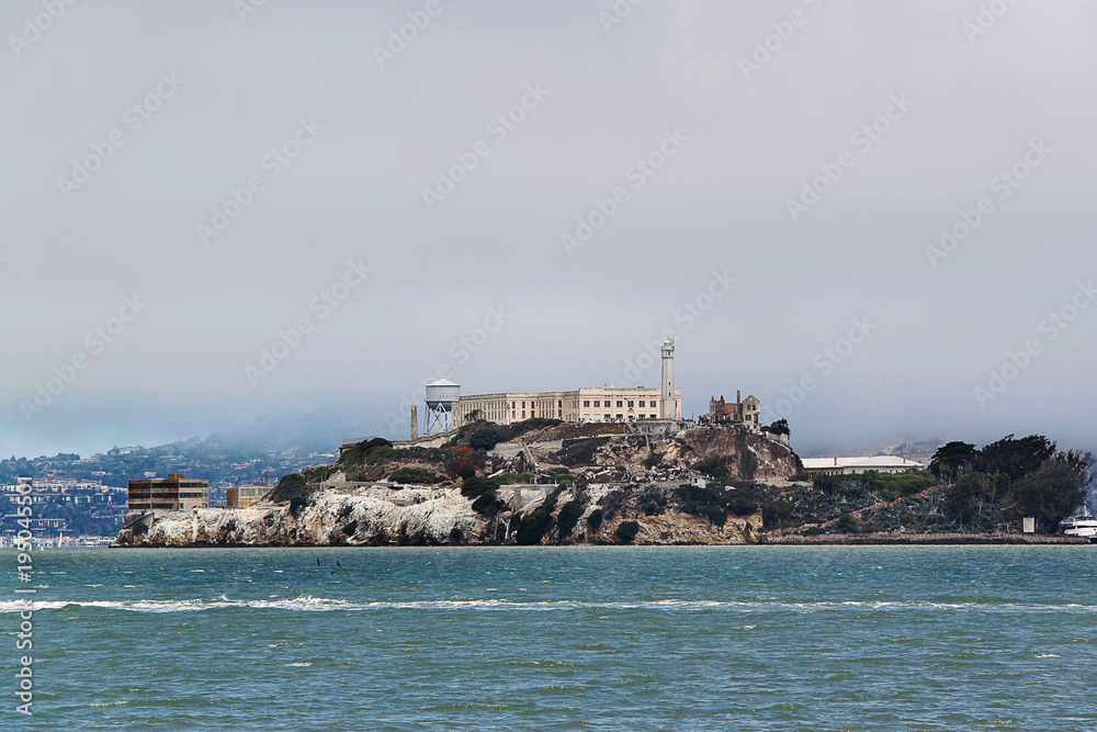 Naklejka premium Сан-Франциско. Вид на тюрьму Алькатрас. Фон острова Алькатрас. США.