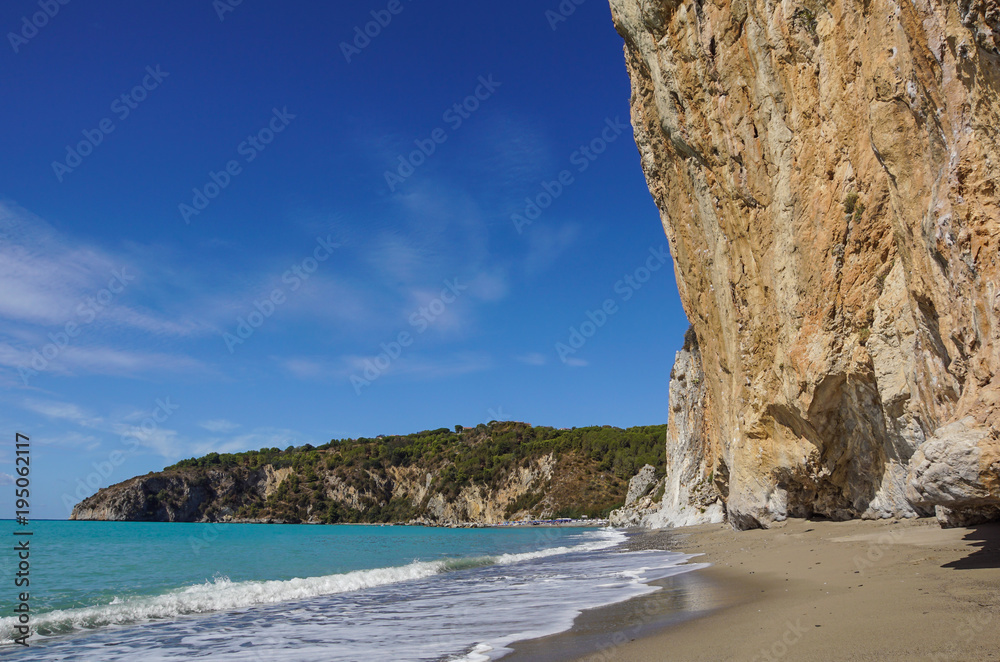 Fototapeta premium rocky wall on the beach in Italy