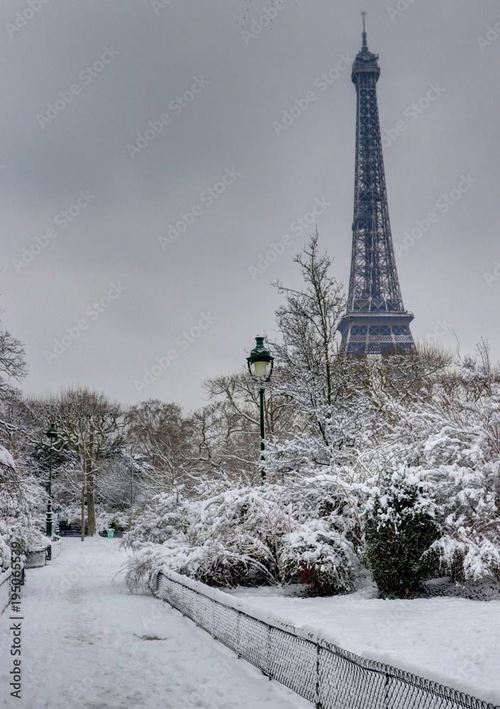 Paris en Hiver sous la neige