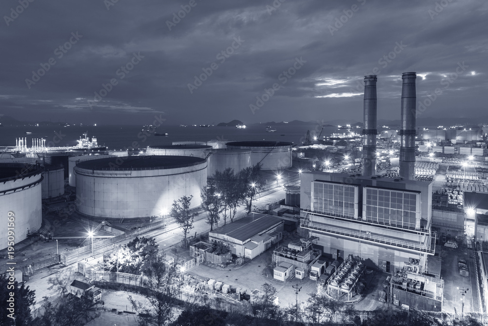 Fototapeta premium Power plant at dusk