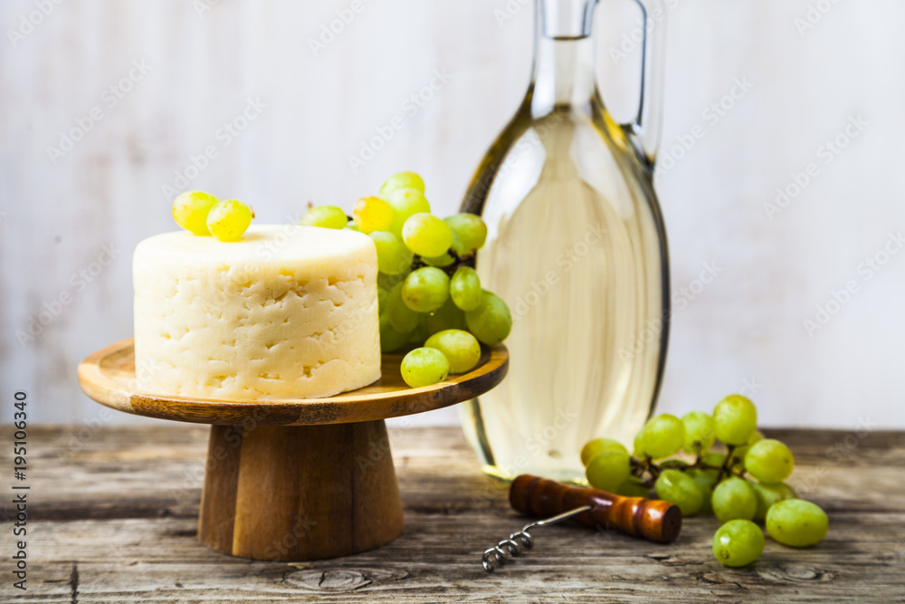 White wine, cheese and grapes White wine, cheese and grapes