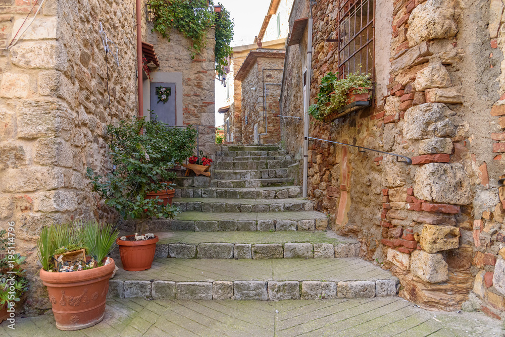 Obraz premium alley in the medieval village of Montorsaio, Tuscany, Italy