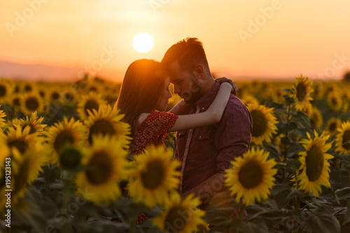 Quadro em tela Rebuilding trust with her cheater boyfriend