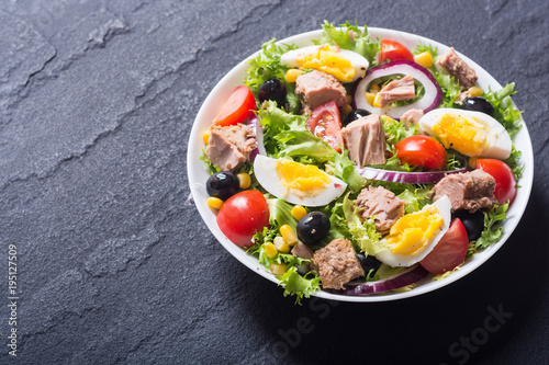 Tuna salad with tomatoes