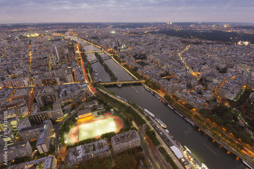 Naklejka premium wide view of Paris city at evening