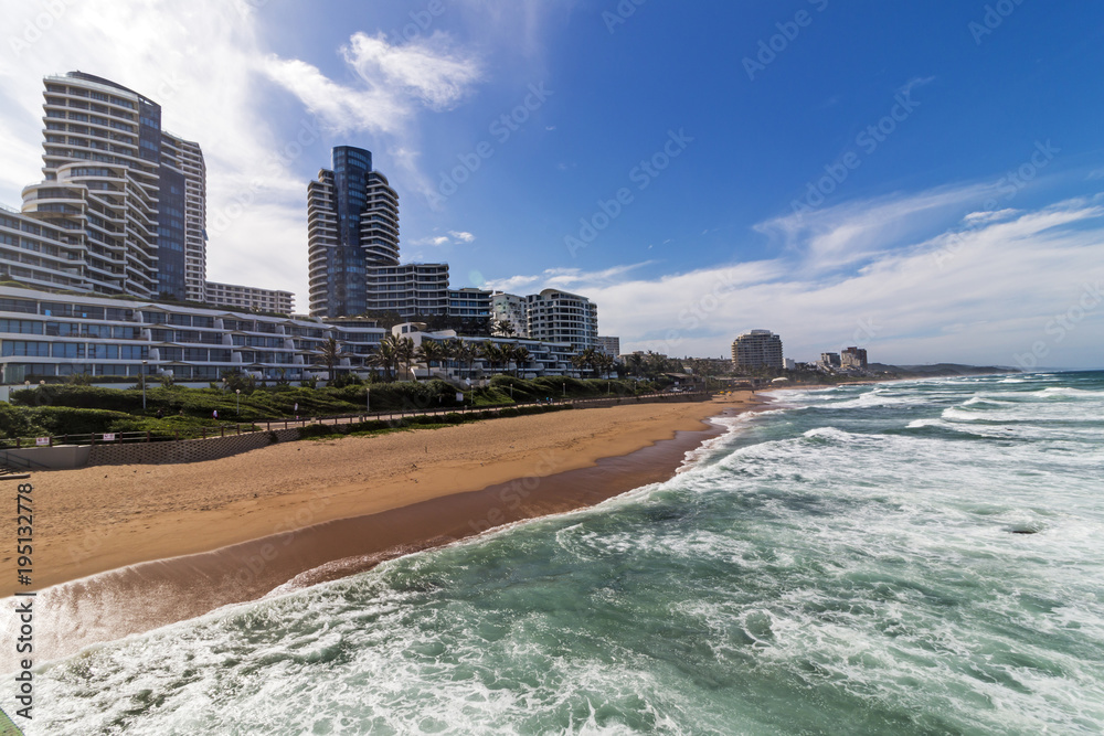 Fototapeta premium Blue Sky City Skyline Coastal Landscape w Durbanie