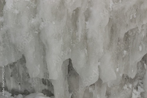 Large dangling icicles © AleksViking