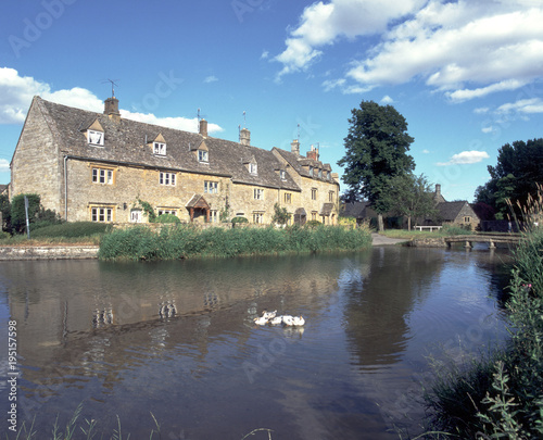 England, Gloucestershire, Cotswolds, Lower Slaughter, cottages, River Eye