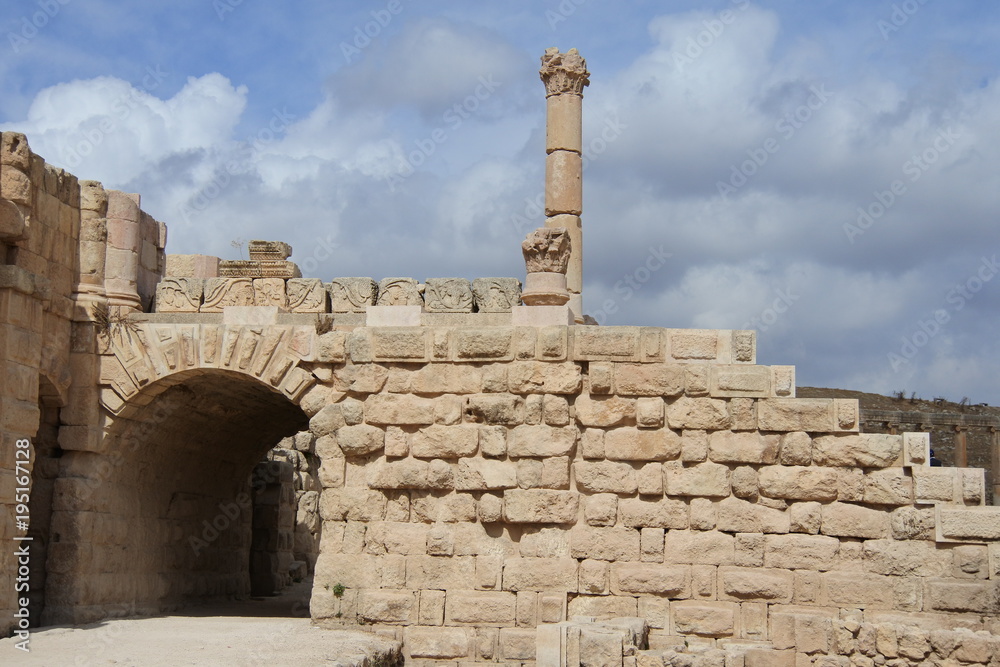Tor zum Forum des antiken Gerasa in Jordanien 