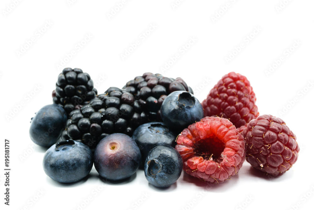 beerenmix beerenmischung Himbeeren Blaubeeren heidelbeeren Brombeeren isoliert freigestellt auf weißen Hintergrund, Freisteller
beerenmix beerenmischung Himbeeren Blaubeeren heidelbeeren Brombeeren isoliert freigestellt auf weißen Hintergrund, Freisteller