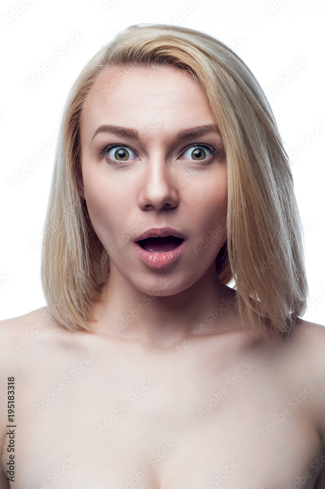 Портрет эмоциональной девушки на белом фоне. Stock Photo | Adobe Stock