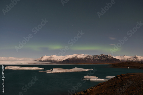 Iceland Aurora Northern Lights and star from Jokulsarlon glacier lake アイスランド ヨークルスアゥルロゥン ヨークルサルロン オーロラ 星空