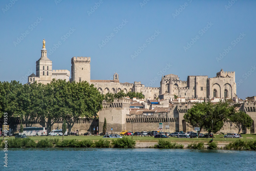 Panorama, Sehenswürdigkeiten und Papstpalast der Stadt Avignon, Provence, Frankreich