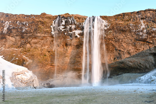 Iceland waterfall Seljalandsfoss アイスランド セリャラントスフォス 南部観光 裏見 滝