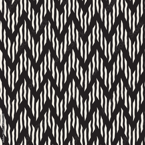 Hand drawn lines seamless pattern. Abstract geometric tiling background. Freehand black and white texture.