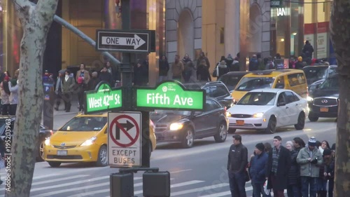 Fifth Avenue Sign In Front Of Busy Street With People And Cars - Static