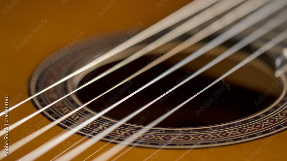 hermoso y colorido retrato de la boca y las cuerdas de una guitarra acústica para fondo de temas musicales hermoso y colorido retrato de la boca y las cuerdas de una guitarra acústica para fondo de temas musicales