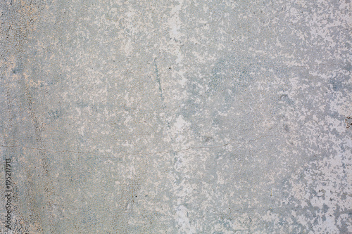 gray texture in shallow cracks