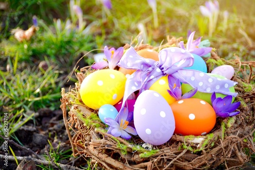 Ostern - Osternest im Garten