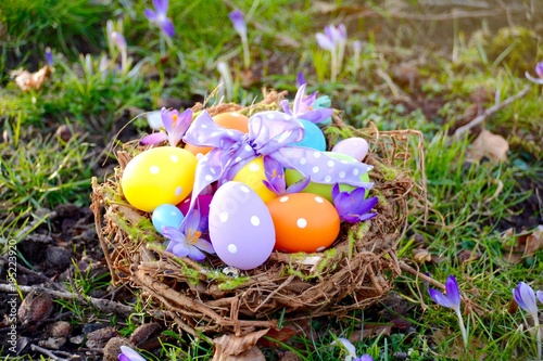 Ostern - Osternest im Garten