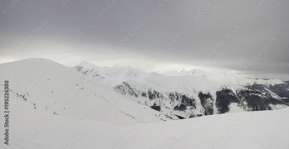 Obraz premium Zimowy pejzaż w Tatrach