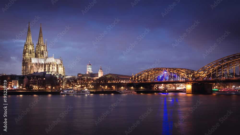 Cologne cathedral at night 3