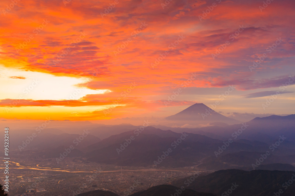 富士山と朝焼け