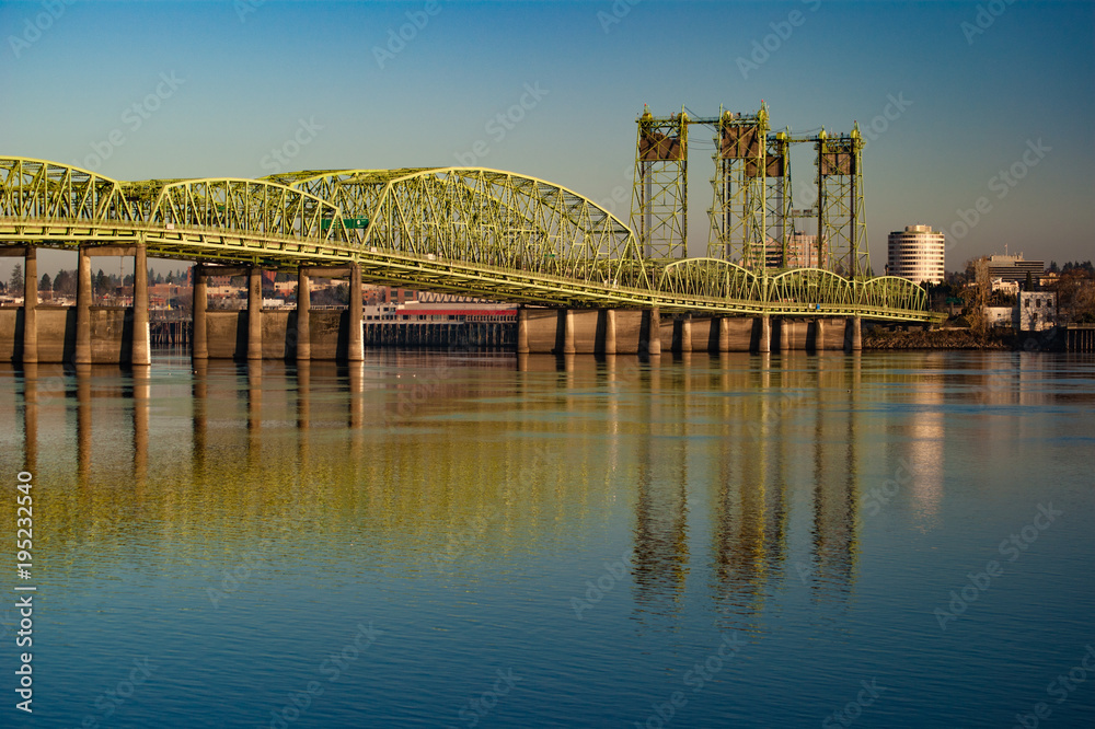 Obraz premium Most autostradowy Portland – Vancouver w godzinach porannych