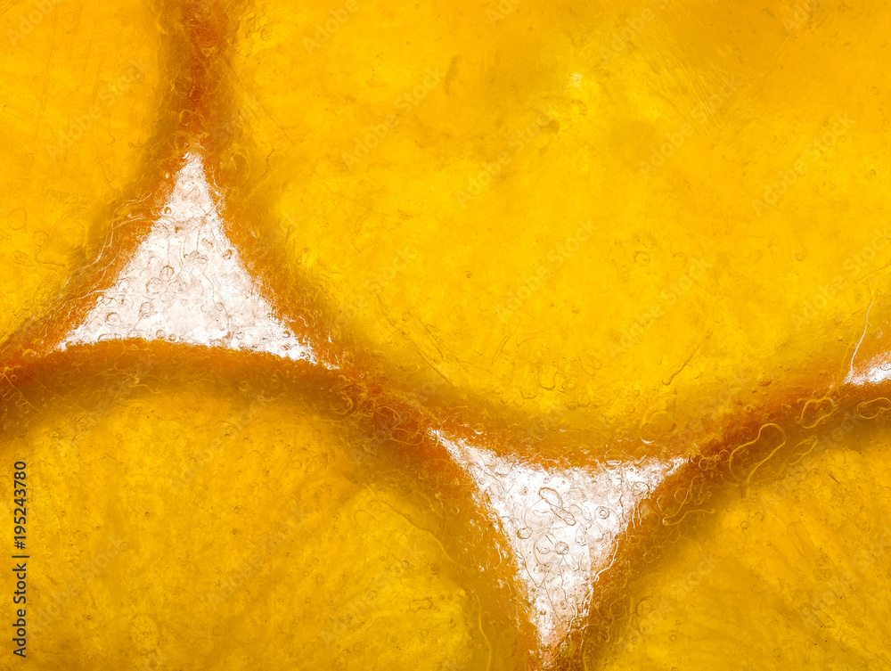 plasterki pomarańczy zamrożone w lodzie - obrazy, fototapety, plakaty 
