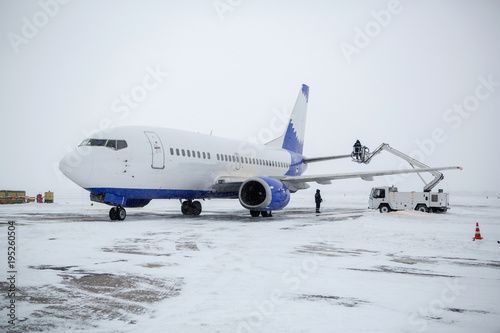 Aircraft handling protection against freezing aircraft. Process of covering passenger airliner with liquid against freezing before departure