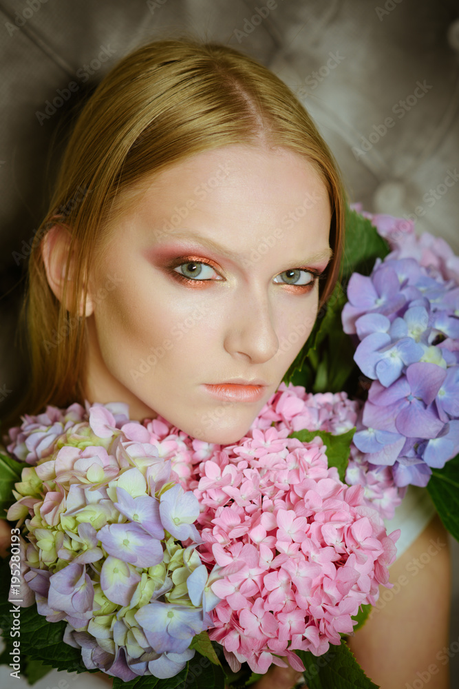 Naklejka premium Young beauty woman, blond hair with hydrangea