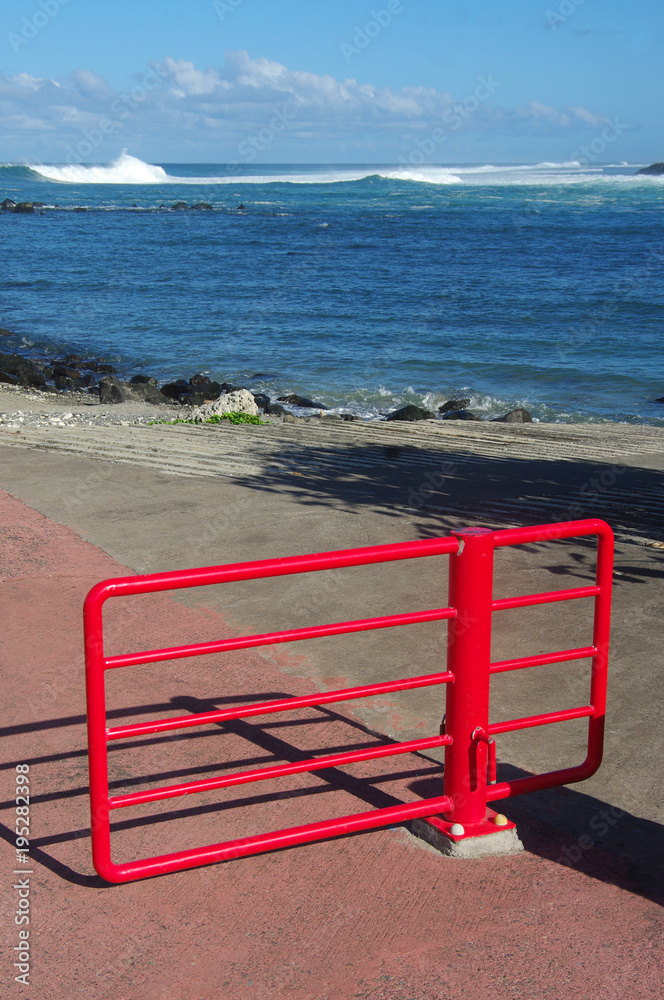 La Réunion - Balise sur la digue de Saint-Pierre La Réunion - Balise sur la digue de Saint-Pierre
